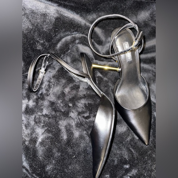 Nine West Black Pointed-Toe Heels with Ankle Strap - Picture 3 of 10